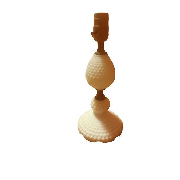 Vintage hobnail milk glass table/bed lamp 14 inches high 6 in wide in excellent - Picture 4 of 8